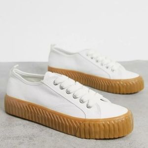 NWT Pull&Bear Lace up White Sneakers
